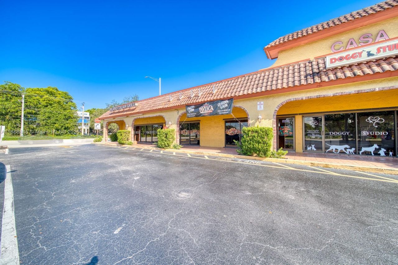 Restaurant And Bar For Sale On N Pine Island Road, Tamarac, FL 33351 Photo