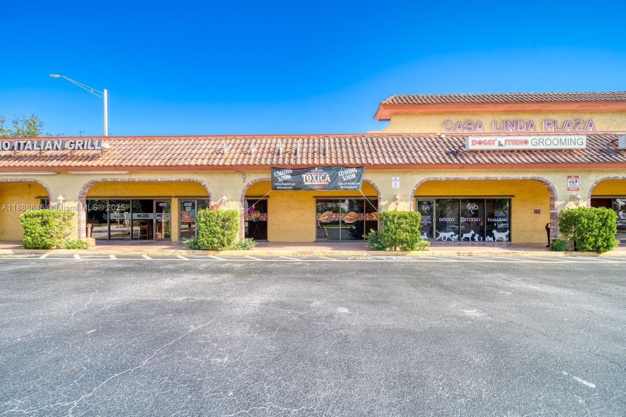 Restaurant And Bar For Sale On N Pine Island Road, Tamarac, FL 33351 Photo