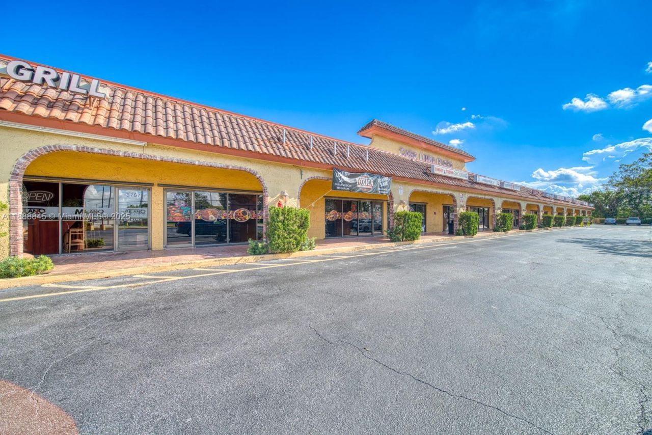 Restaurant And Bar For Sale On N Pine Island Road, Tamarac, FL 33351 Photo