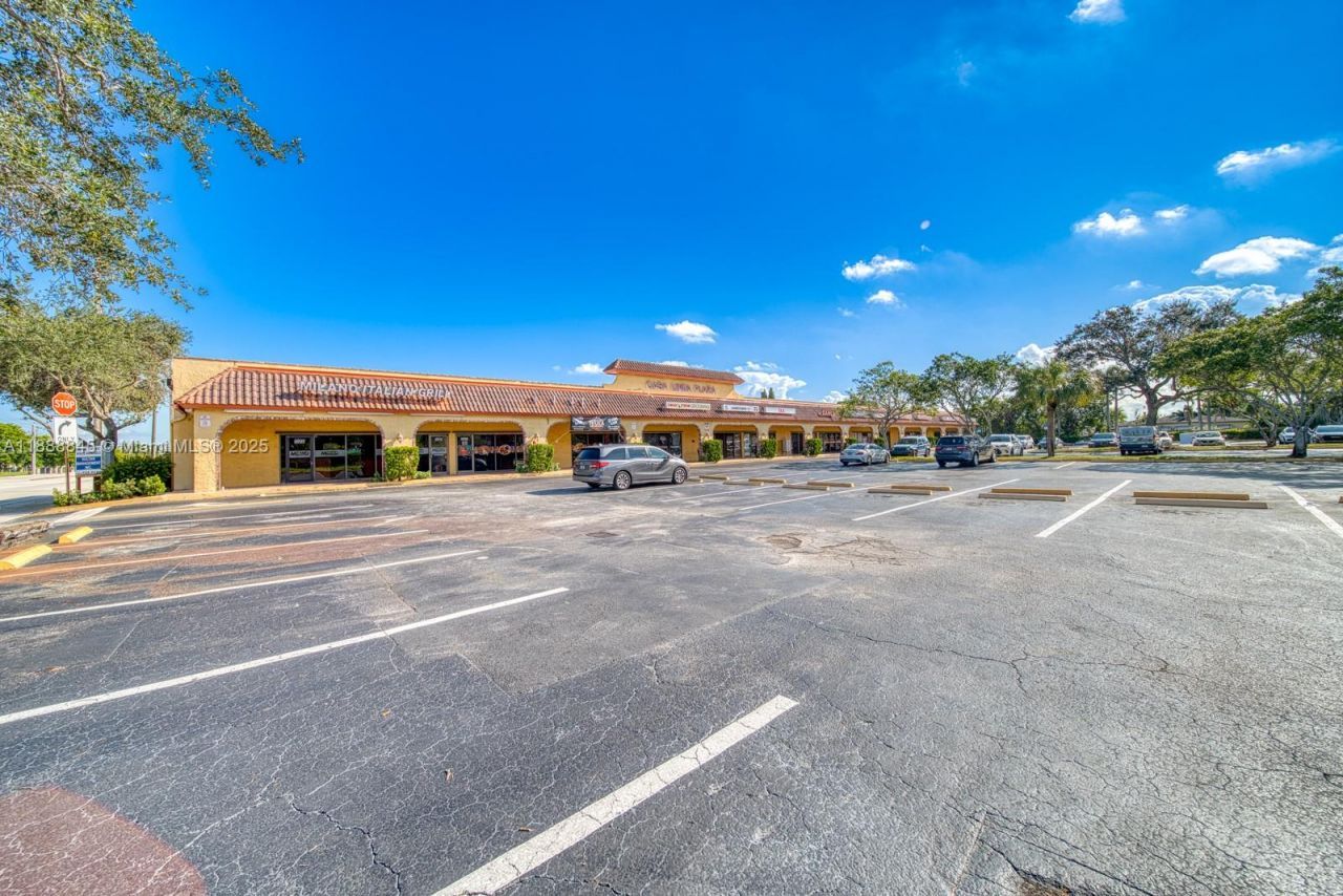 Restaurant And Bar For Sale On N Pine Island Road, Tamarac, FL 33351 Photo