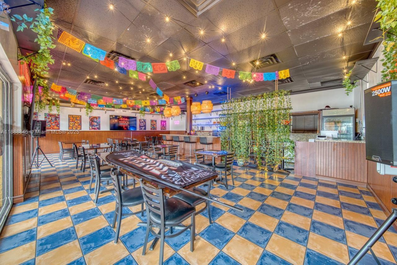 Restaurant And Bar For Sale On N Pine Island Road, Tamarac, FL 33351 Photo