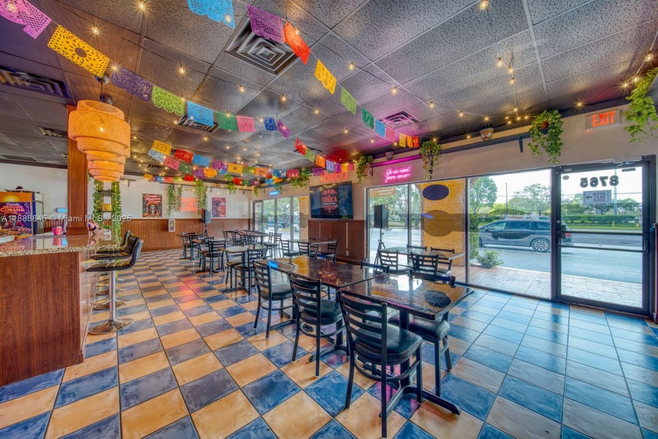 Restaurant And Bar For Sale On N Pine Island Road, Tamarac, FL 33351 Photo