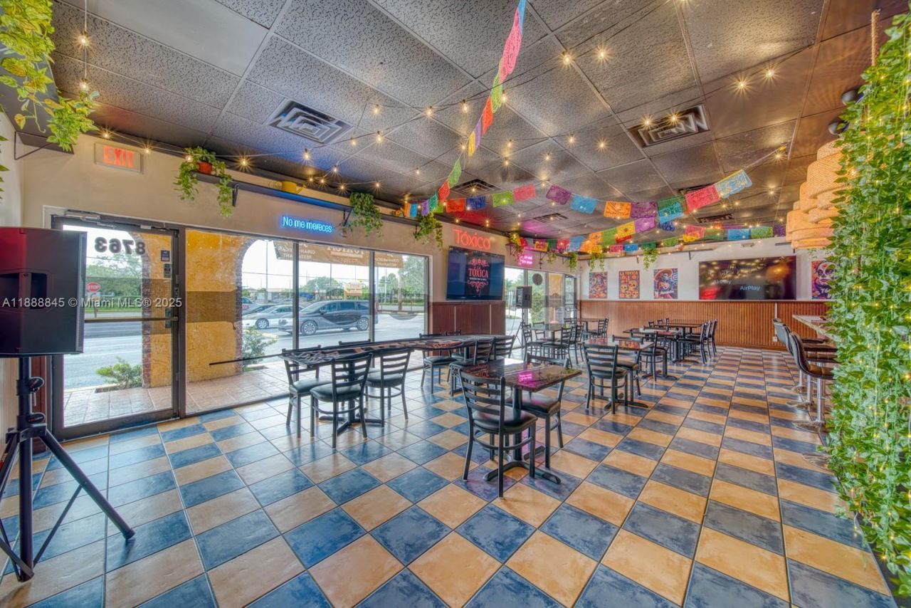 Restaurant And Bar For Sale On N Pine Island Road, Tamarac, FL 33351 Photo