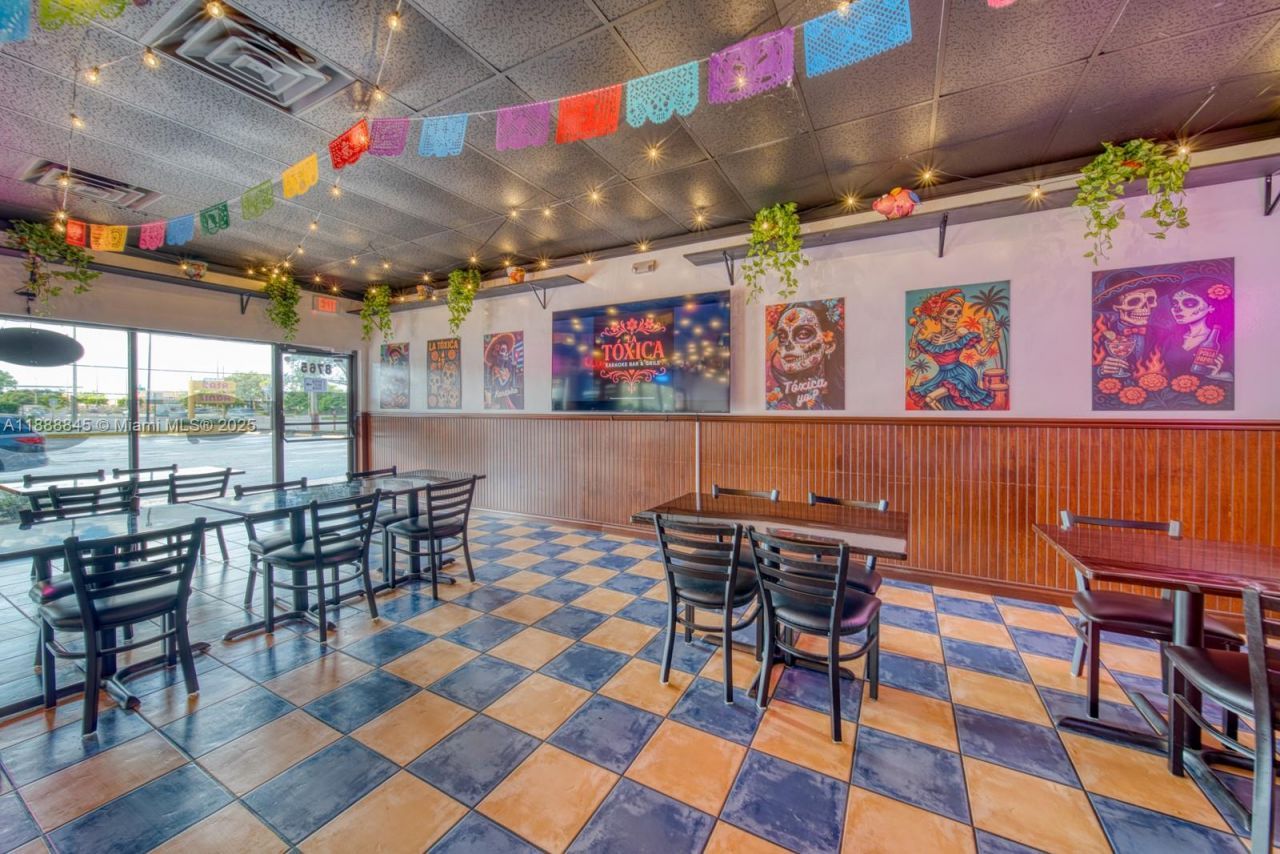 Restaurant And Bar For Sale On N Pine Island Road, Tamarac, FL 33351 Photo