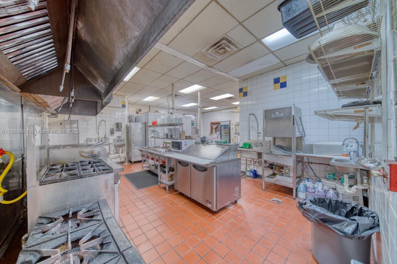 Restaurant And Bar For Sale On N Pine Island Road, Tamarac, FL 33351 Photo