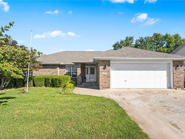 1009 E Linden Street, Rogers, AR 72756