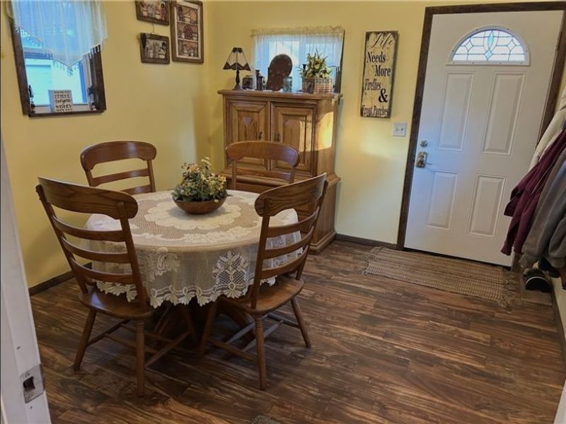 16726 Oakwood Drive, Lake Milton, OH 44429 Photo 12