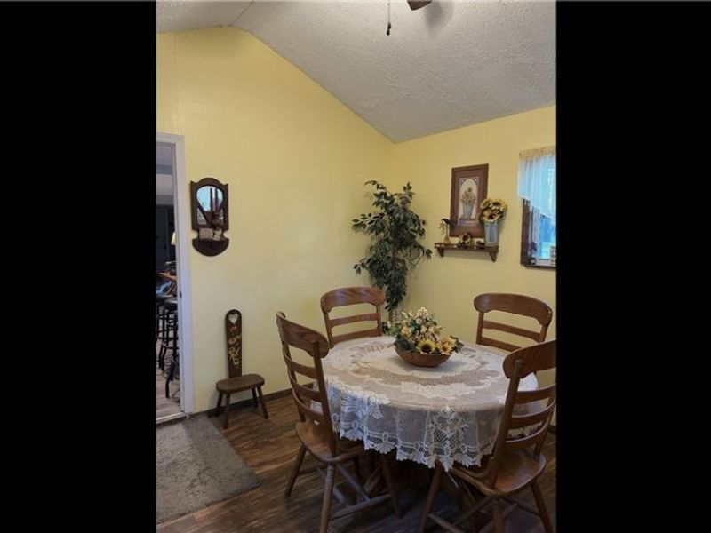 16726 Oakwood Drive, Lake Milton, OH 44429 Photo 13