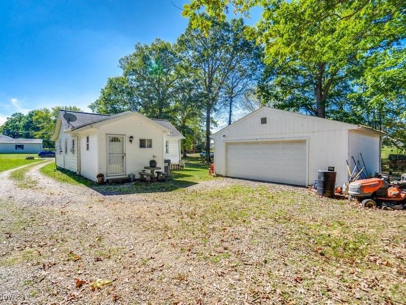 16726 Oakwood Drive, Lake Milton, OH 44429 Photo 24