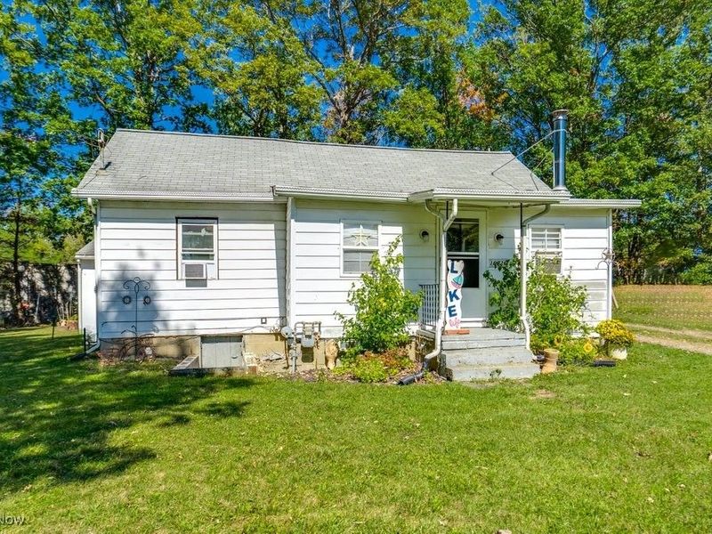 16726 Oakwood Drive, Lake Milton, OH 44429 Photo 3