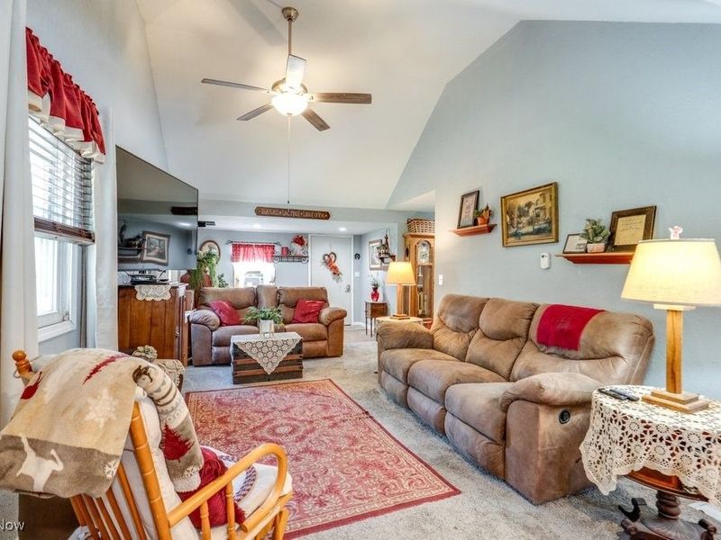 16726 Oakwood Drive, Lake Milton, OH 44429 Photo 6