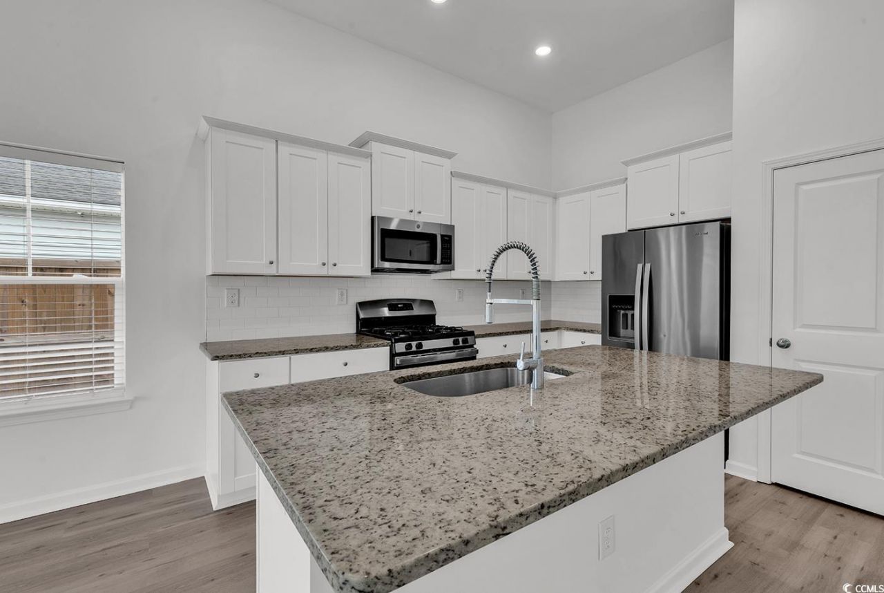 208 Craigflower Ct. Photo 8