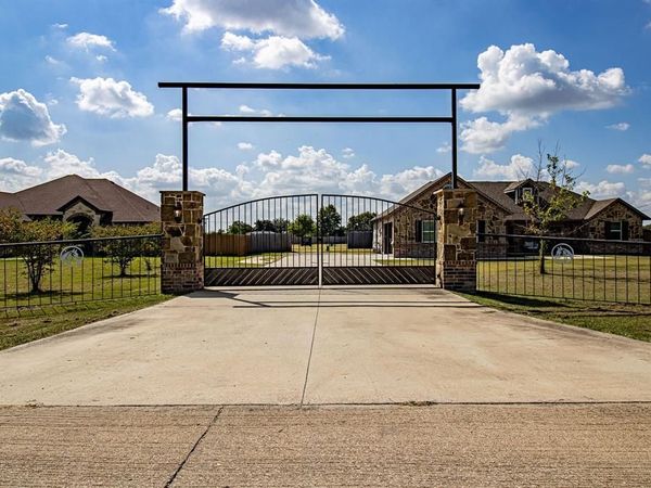 328 Meadow Lane, Red Oak, TX 75154