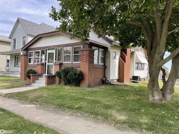 564 S Central Ave, Burlington, IA 52601