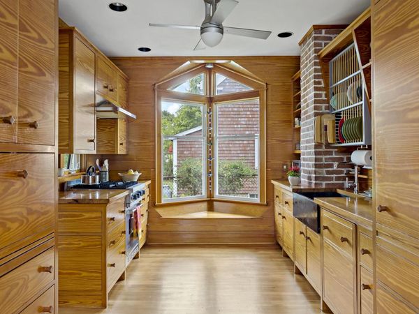 34 Washington Avenue, Buzzards Bay, MA 02532