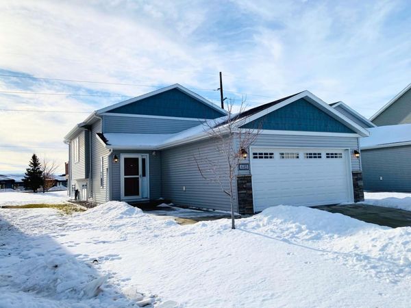 445 Foxtail Drive E, West Fargo, ND 58078