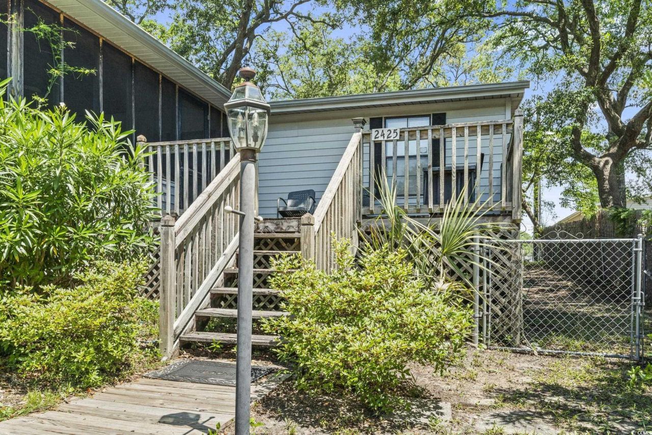 2425 Park St. Photo 6