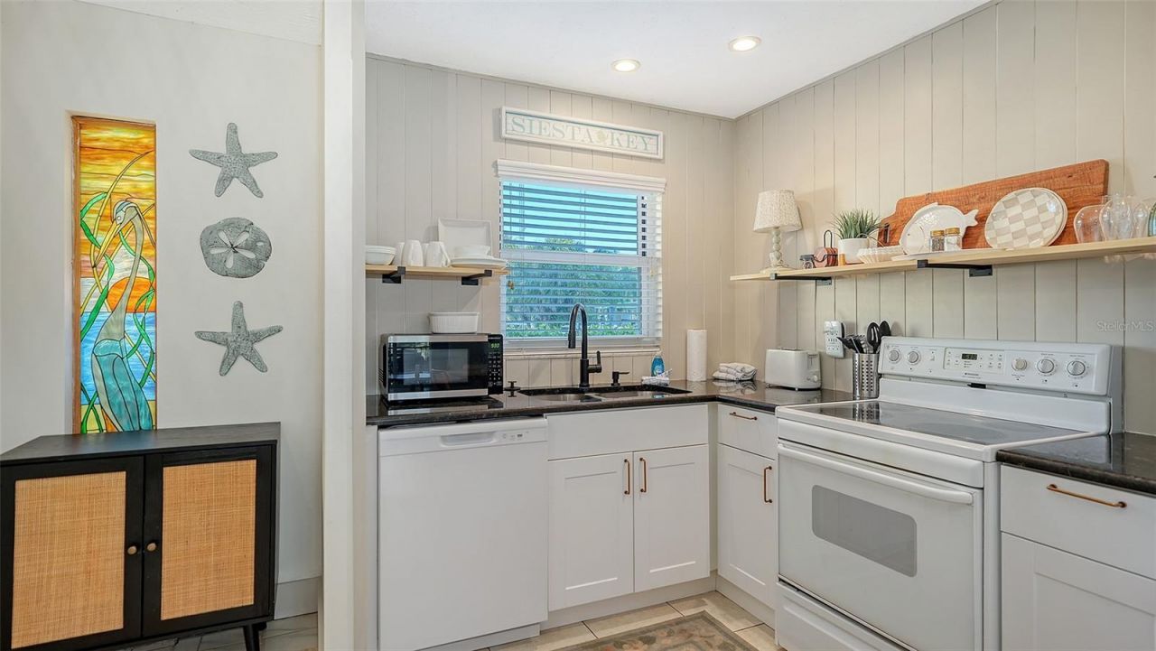 925 Beach Road, Unit 112, Siesta Key, FL 34242 Photo