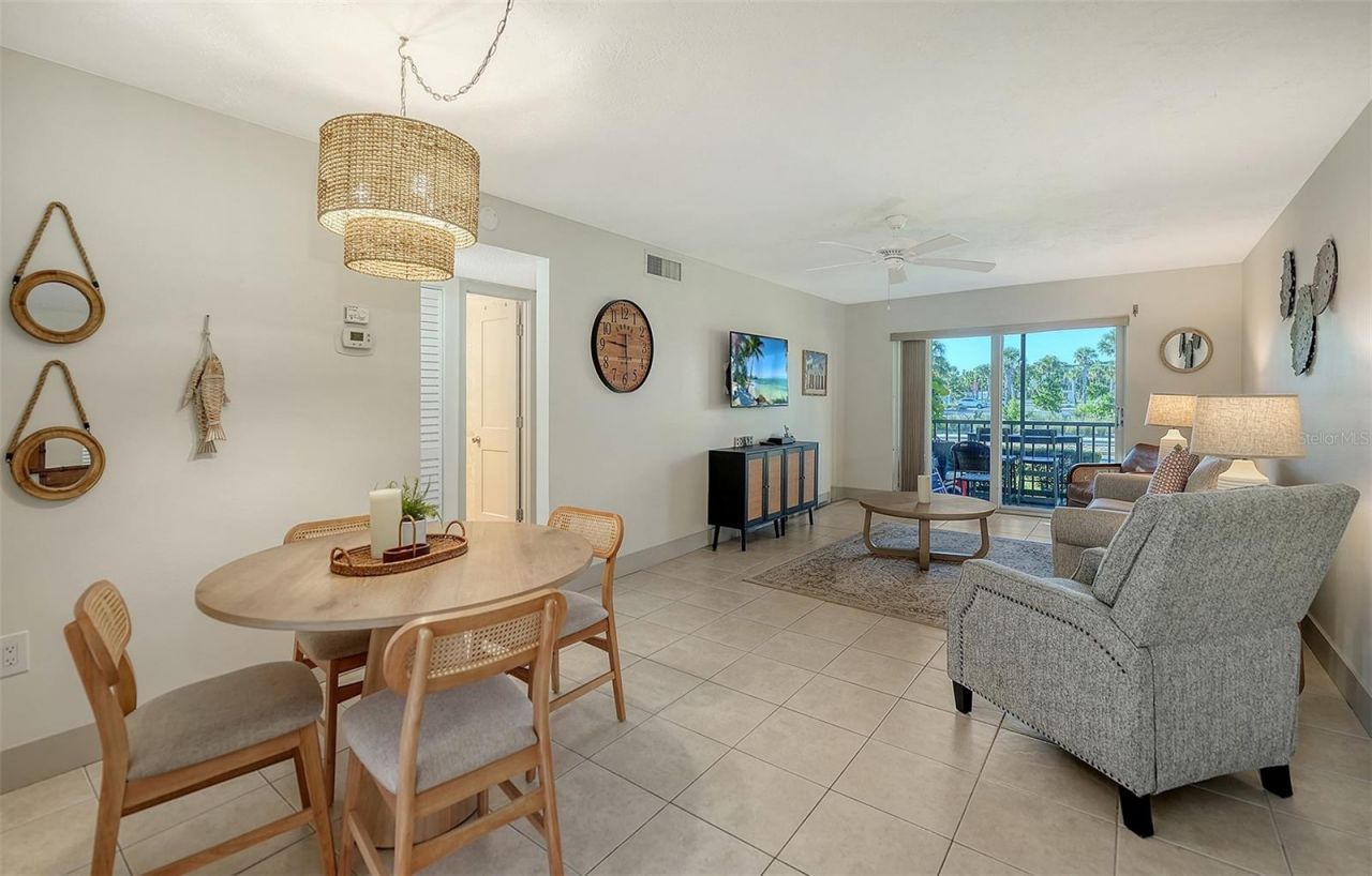 925 Beach Road, Unit 112, Siesta Key, FL 34242 Photo