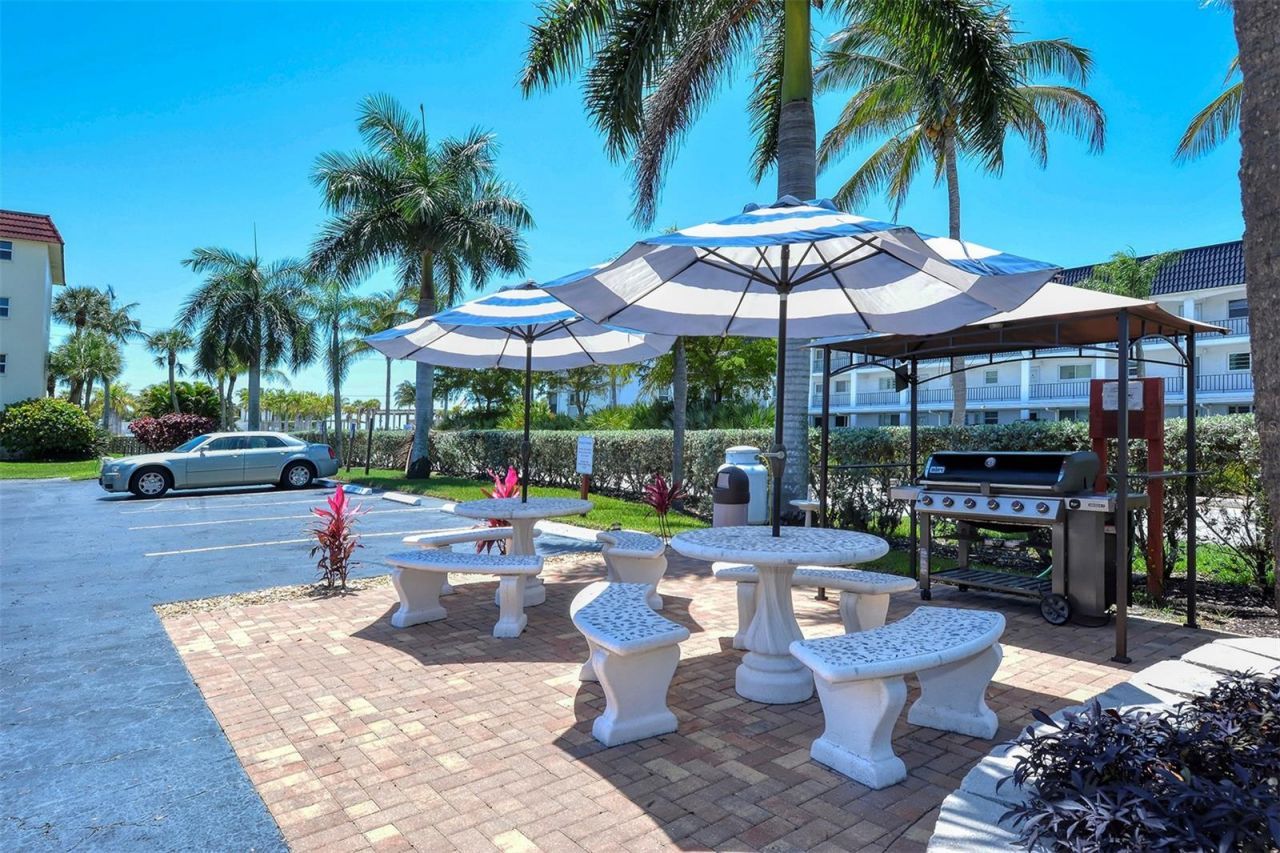 925 Beach Road, Unit 112, Siesta Key, FL 34242 Photo