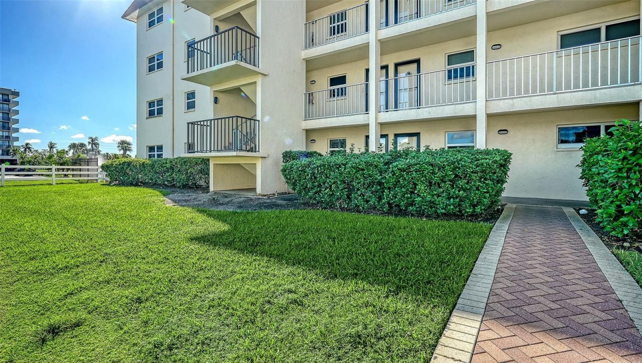 925 Beach Road, Unit 112, Siesta Key, FL 34242 Photo