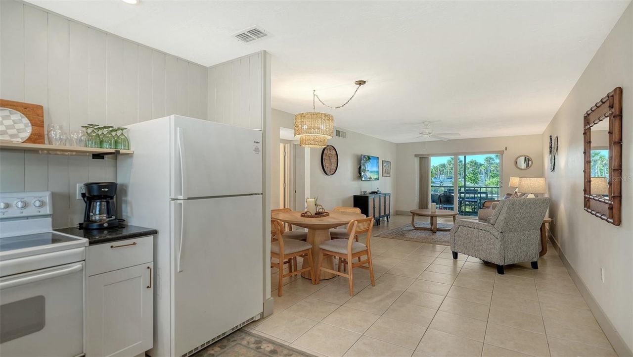 925 Beach Road, Unit 112, Siesta Key, FL 34242 Photo
