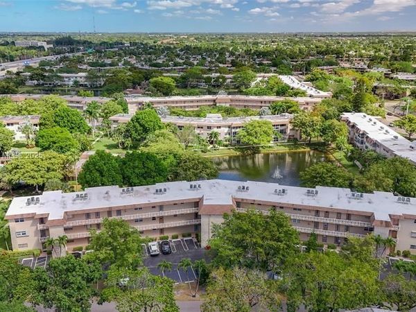 5001 NW 34th St, Unit 201, Lauderdale Lakes, FL 33319