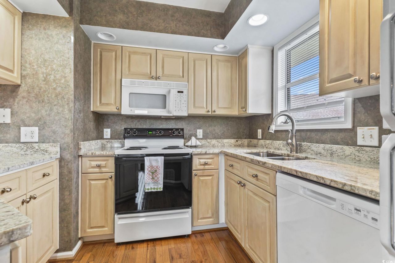 300 Shorehaven Dr. Photo 12