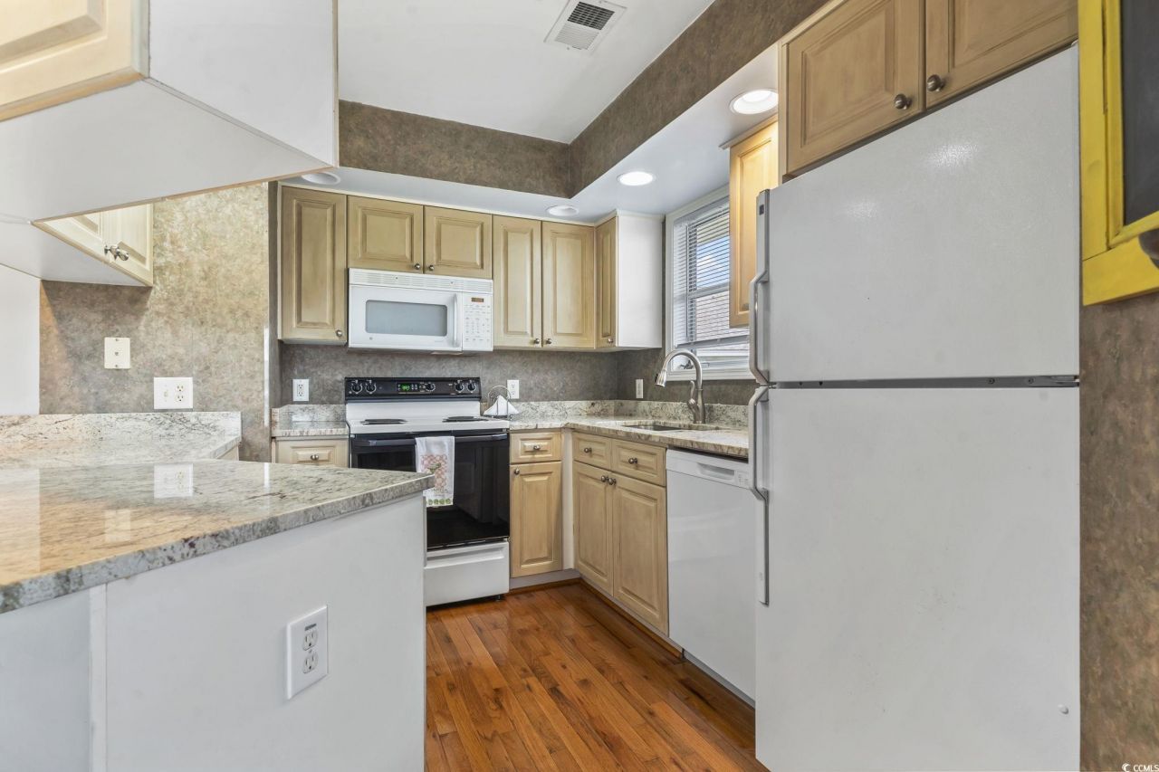 300 Shorehaven Dr. Photo 14