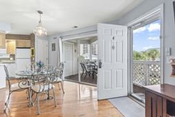 300 Shorehaven Dr. photo 4