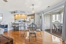 300 Shorehaven Dr. photo 4