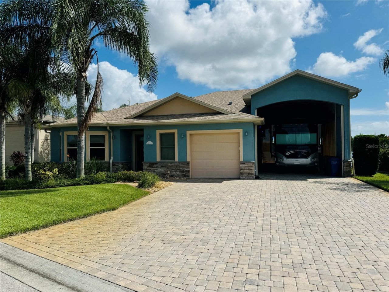 656 Meandering Way, Polk City, FL 33868 Photo