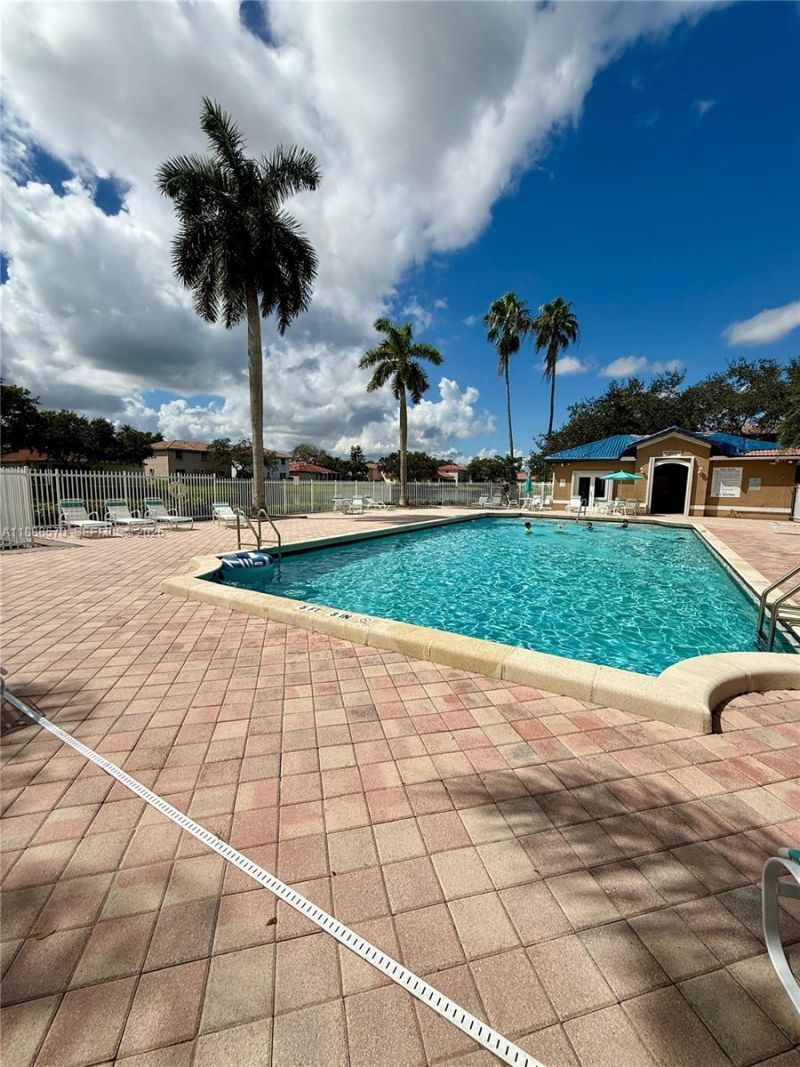 16111 NE Emerald Cove Rd, Unit 16111, Weston, FL 33331 Photo