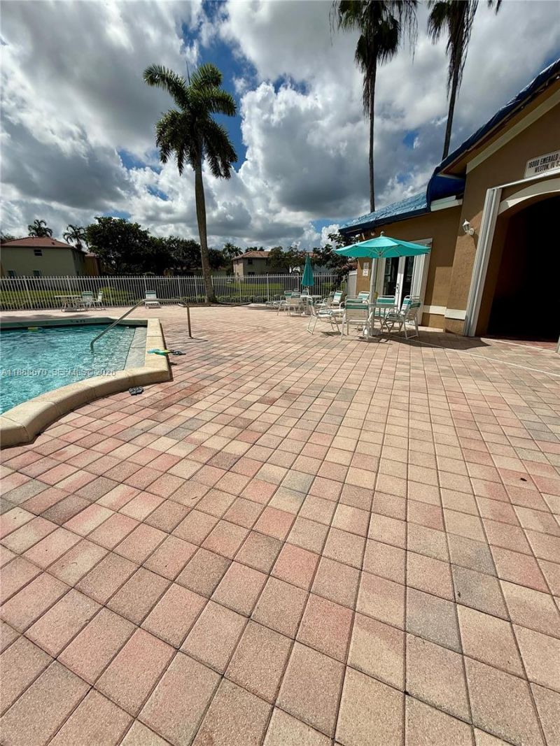 16111 NE Emerald Cove Rd, Unit 16111, Weston, FL 33331 Photo