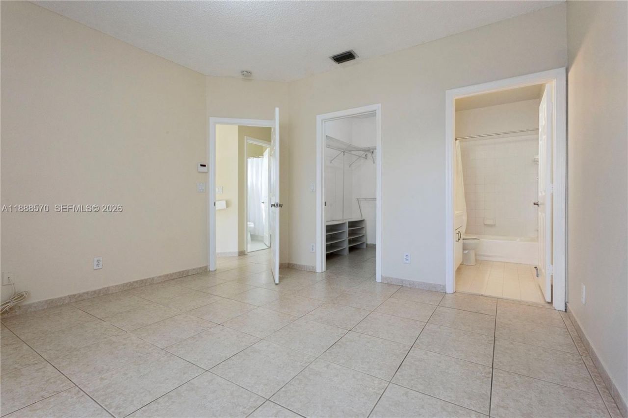 16111 NE Emerald Cove Rd, Unit 16111, Weston, FL 33331 Photo