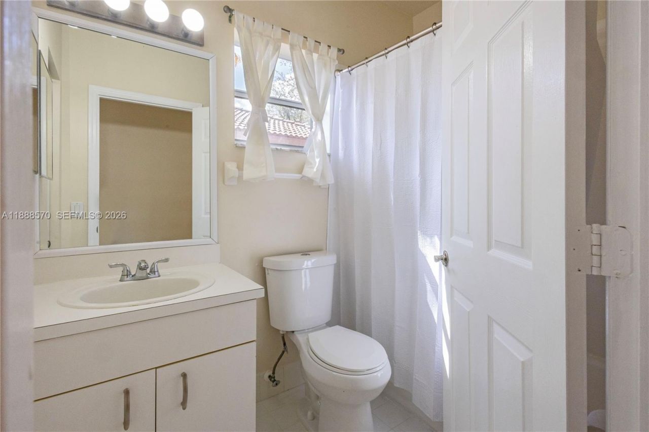 16111 NE Emerald Cove Rd, Unit 16111, Weston, FL 33331 Photo