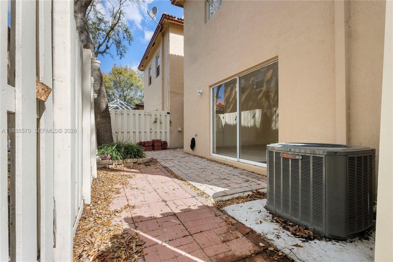 16111 NE Emerald Cove Rd, Unit 16111, Weston, FL 33331 Photo