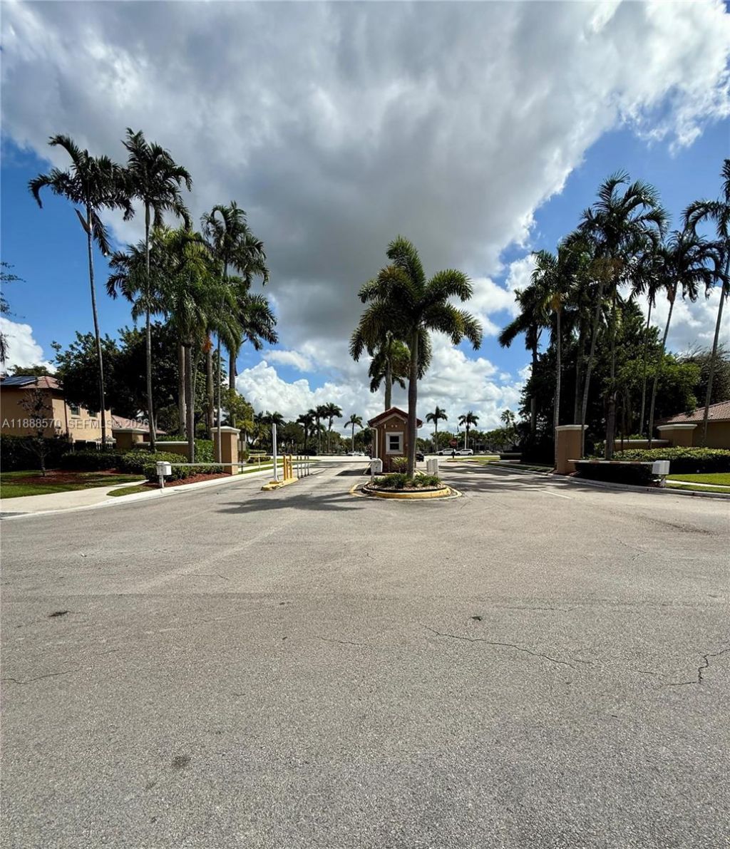 16111 NE Emerald Cove Rd, Unit 16111, Weston, FL 33331 Photo