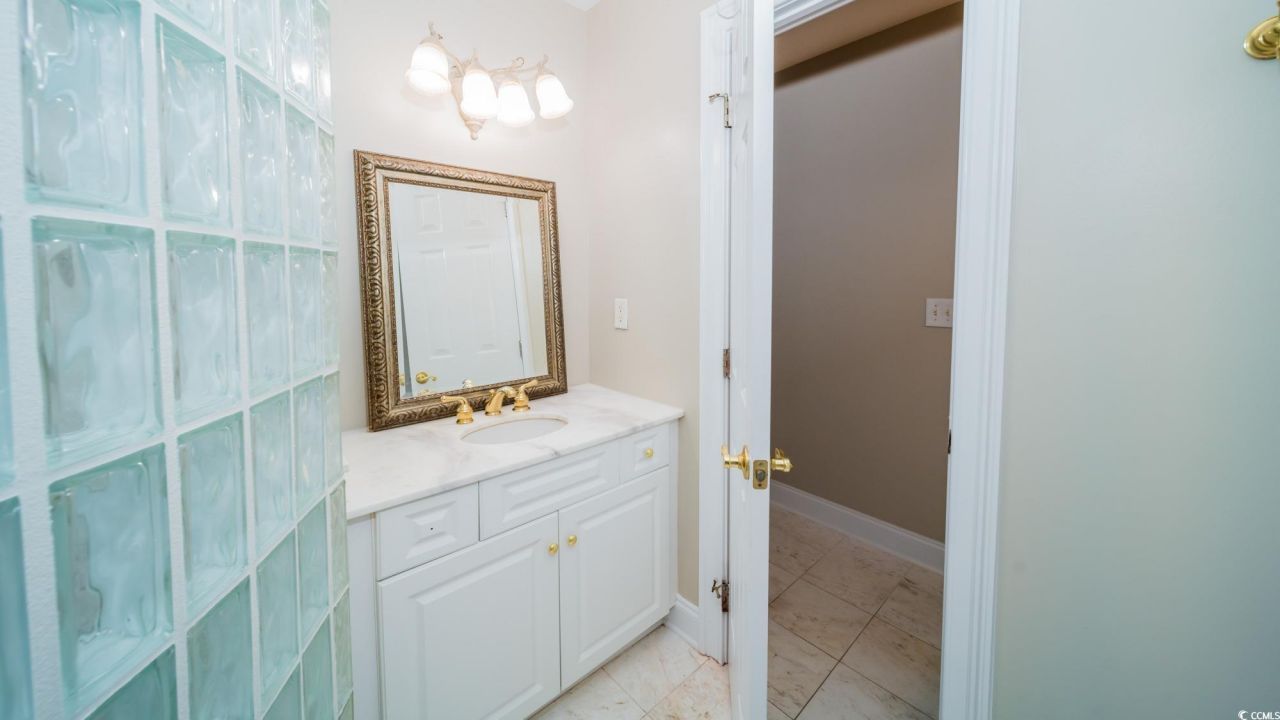 1011 Clubhouse Dr. Photo 20