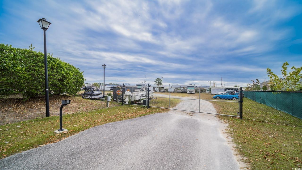 1011 Clubhouse Dr. Photo 4