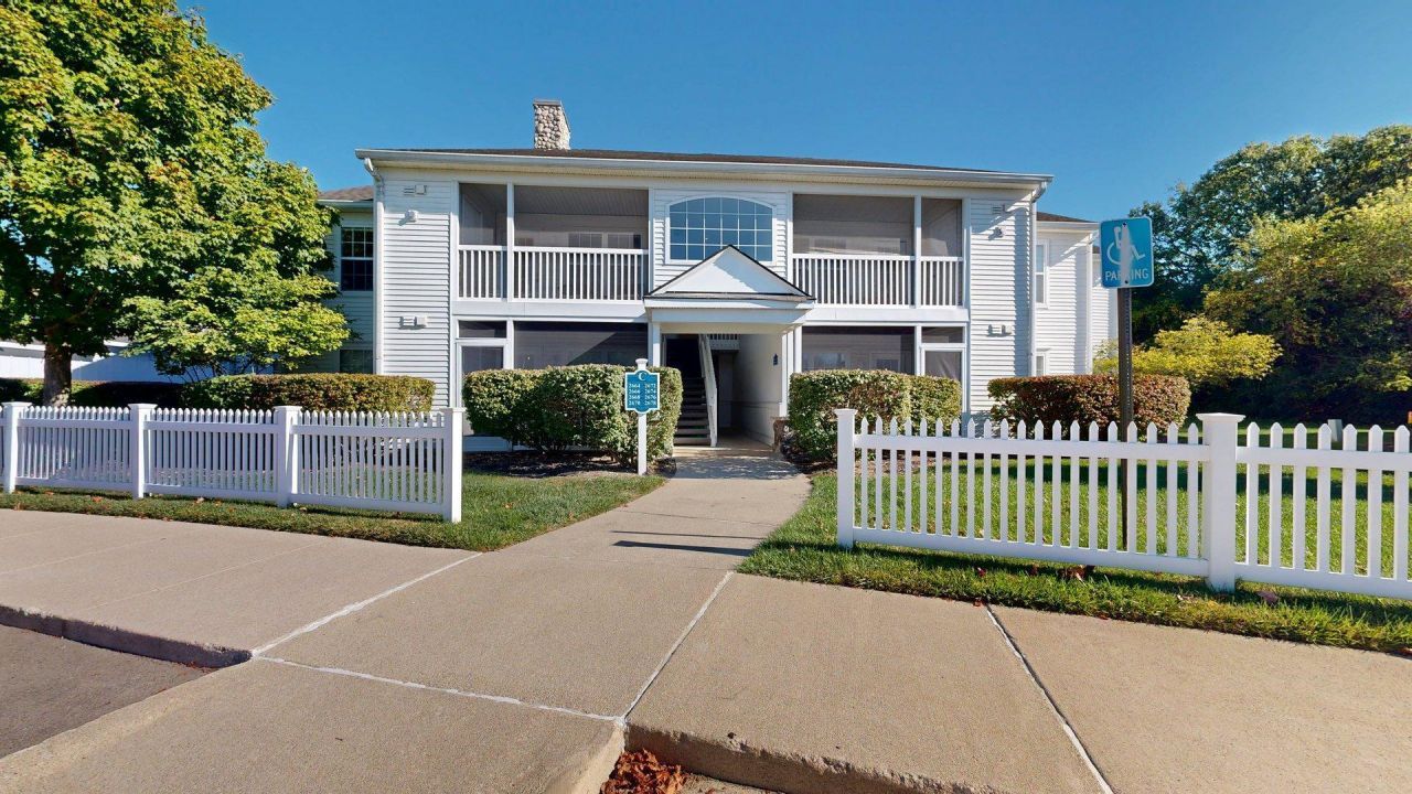 2678 S Knightsbridge Circle, Ann Arbor, MI 48105 Main Photo