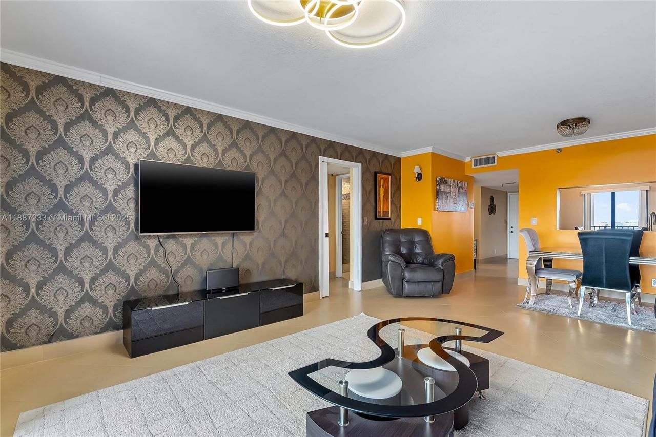 2200 S Cypress Bend Dr, Unit 804, Pompano Beach, FL 33069 Photo