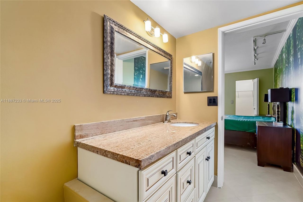 2200 S Cypress Bend Dr, Unit 804, Pompano Beach, FL 33069 Photo