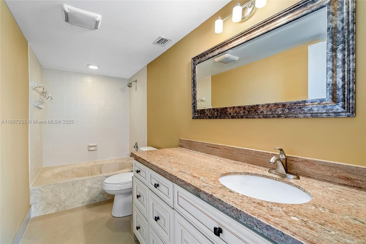 2200 S Cypress Bend Dr, Unit 804, Pompano Beach, FL 33069 Photo