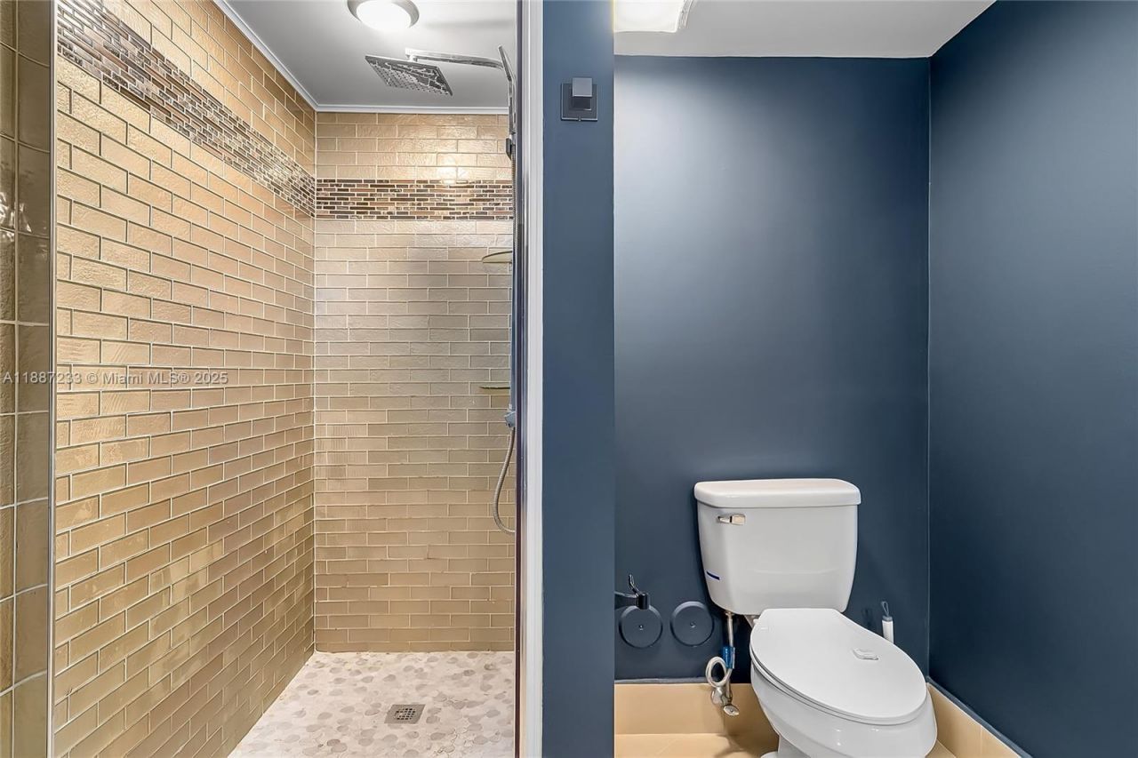 2200 S Cypress Bend Dr, Unit 804, Pompano Beach, FL 33069 Photo