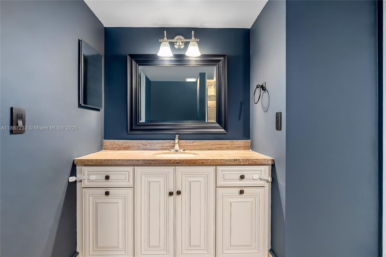 2200 S Cypress Bend Dr, Unit 804, Pompano Beach, FL 33069 Photo