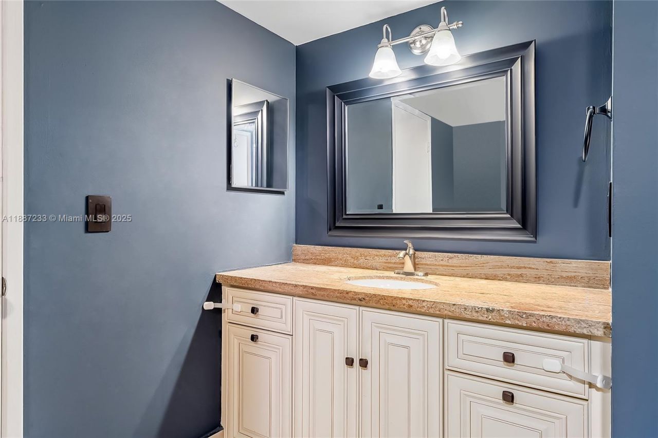 2200 S Cypress Bend Dr, Unit 804, Pompano Beach, FL 33069 Photo