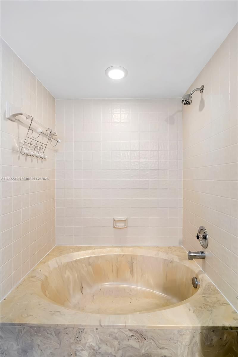 2200 S Cypress Bend Dr, Unit 804, Pompano Beach, FL 33069 Photo