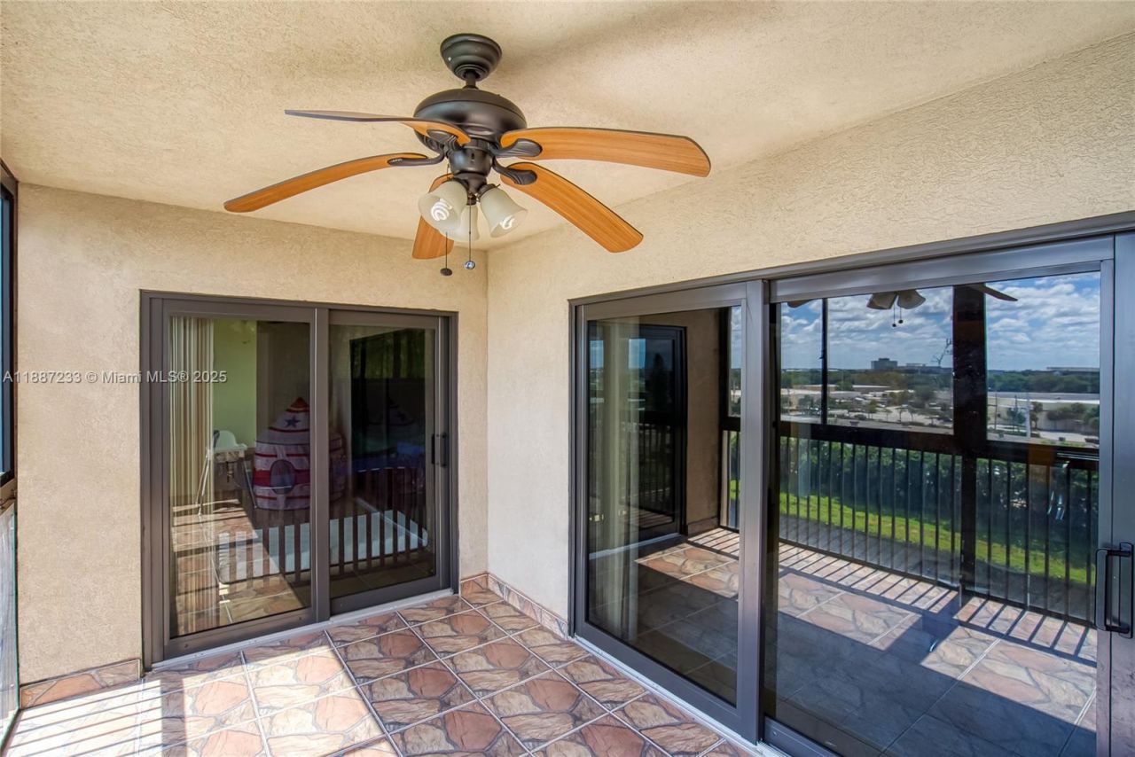 2200 S Cypress Bend Dr, Unit 804, Pompano Beach, FL 33069 Photo