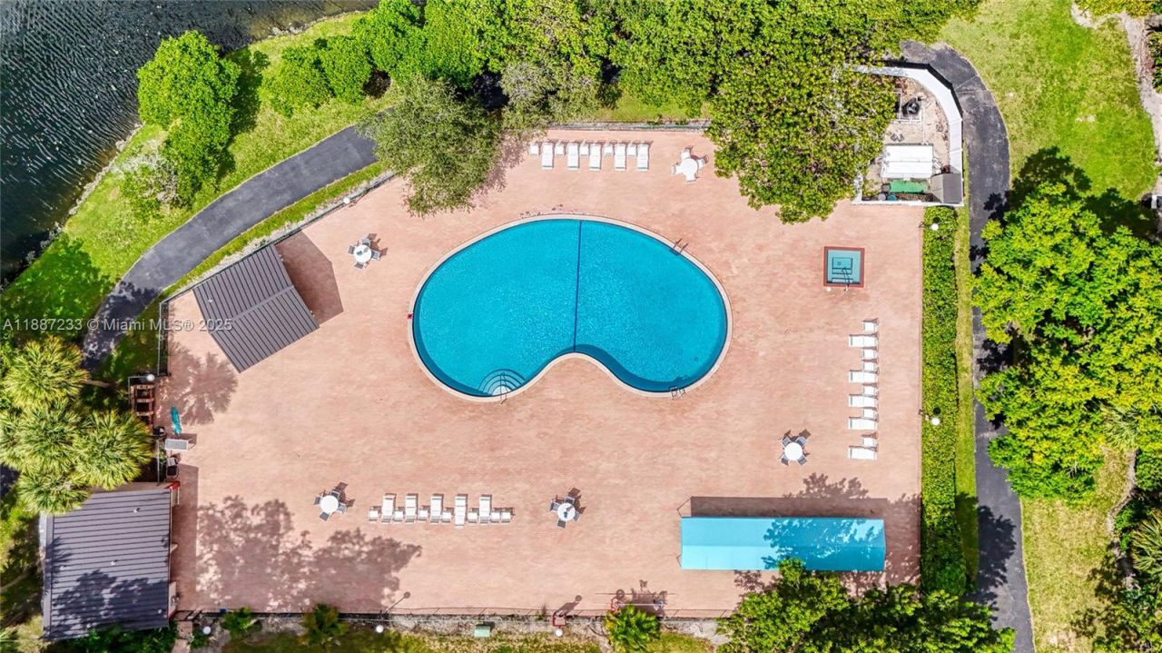 2200 S Cypress Bend Dr, Unit 804, Pompano Beach, FL 33069 Photo